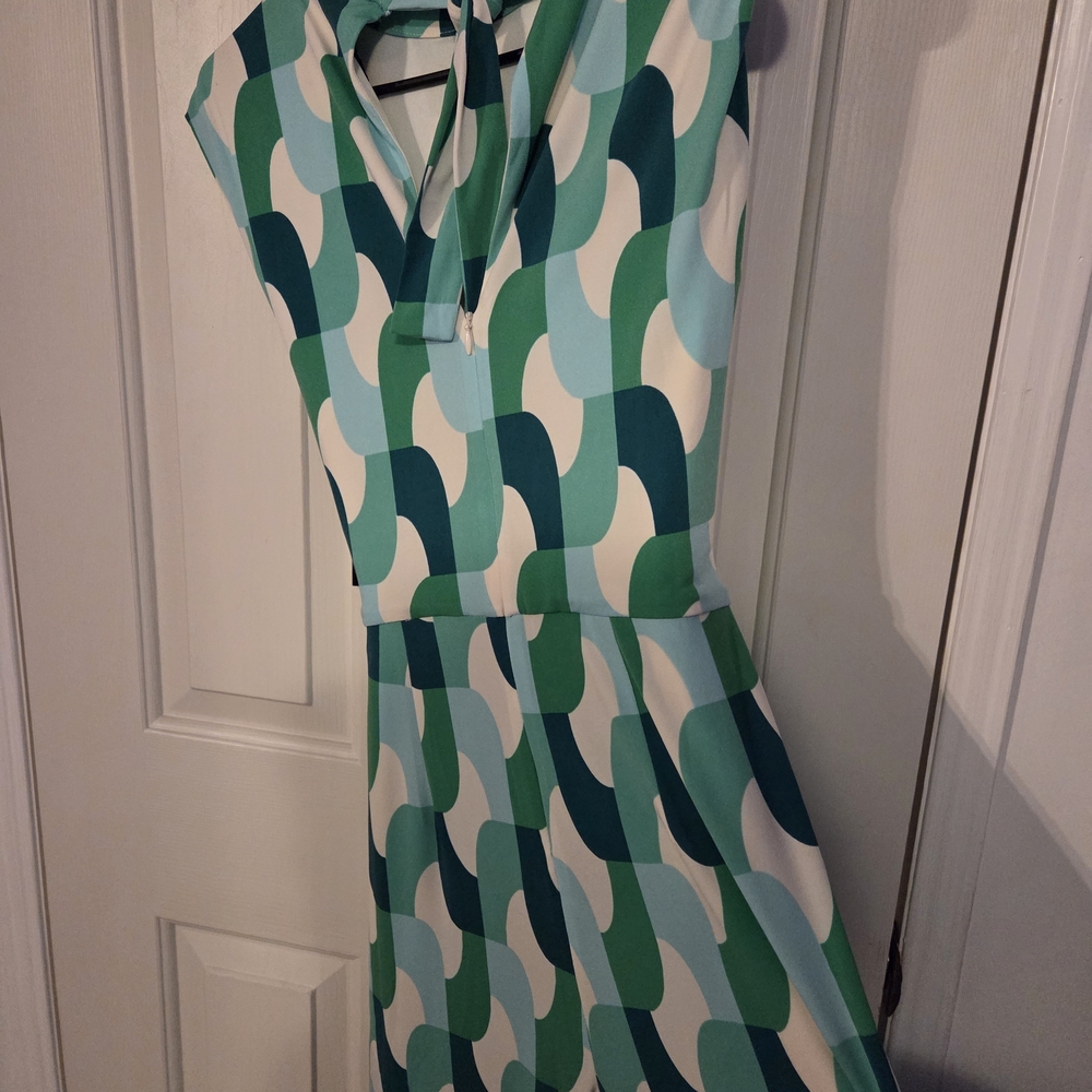 NEW-Stylish Green Patterned Pantsuit Size.1